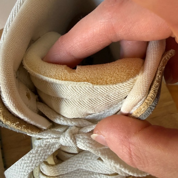 Nike Air Jordan 1 High Top in Cream & Seafoam Green - Picture 6 of 7